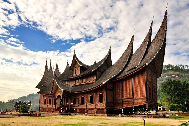istana-pagaruyung-keindahan-arsitektur-dan-warisan-budaya-minangkabau