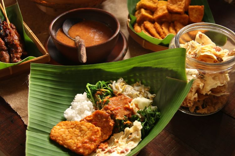 pecel-madiun-kuliner-khas-jawa-timur-yang-melegenda