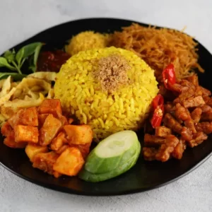Nasi Kuning: Simbol Kehangatan dan Keberuntungan dalam Setiap Sajian