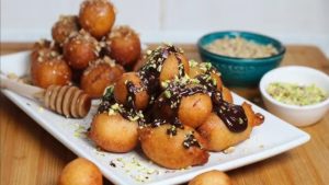 Read more about the article Loukoumades Bola Madu: Camilan Klasik Yunani yang Manis dan Renyah