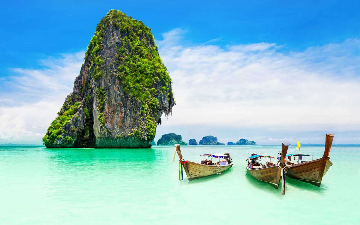 You are currently viewing Phuket: Surga Tropis yang Bikin Kamu Pengin Balik Lagi dan Lagi