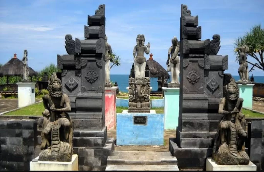 You are currently viewing Pantai Ngobaran: Tempat di Yogyakarta yang Mengajarkan Arti Kedamaian 2025