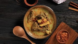 Read more about the article Gulai Kambing: Rahasia Lezat, Tips Anti Amis, dan Cerita Gagal Berujung Nikmat