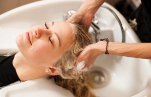 Read more about the article Scalp Treatments: Solusi Sehat untuk Kulit Kepala Anda