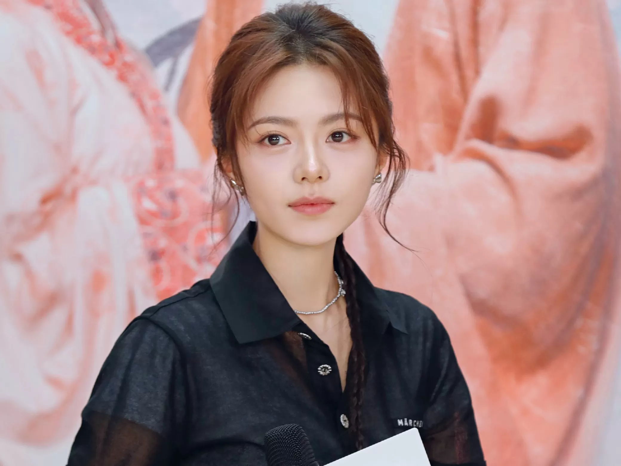 You are currently viewing Zhao Jinmai: Aktris Muda Berbakat yang Menjadi Bintang Baru Asia