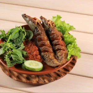 Pecel Lele: Hidangan Sederhana yang Jadi Primadona di Setiap Sudut Jalan Indonesia