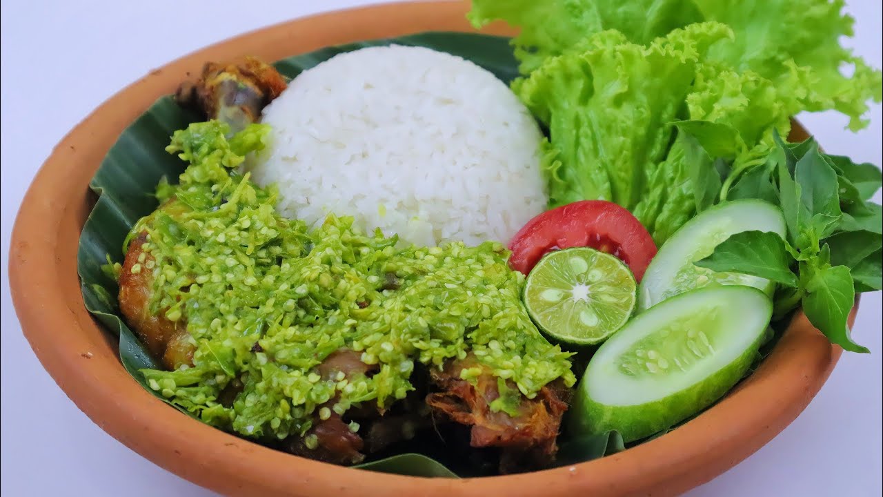 You are currently viewing Resep Ayam Penyet Sambal Hijau Gurih Pedas Segar
