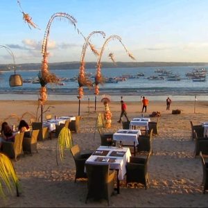 Pantai Jimbaran yang Tak Pernah Kehilangan Magisnya