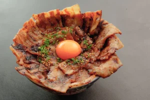 Read more about the article Nikudon: Sajian Hangat yang Menyentuh Hati dan Lidah