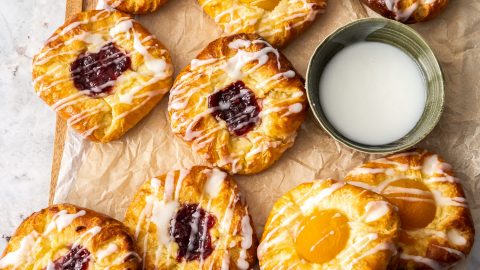 You are currently viewing Danish Pastry, Kelezatan Berlapis yang Menghadirkan Pesona Manis dari Dunia Kuliner