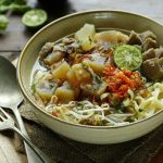 Mie Kocok, Semangkuk Kuliner Bandung yang Selalu Menggoda Selera